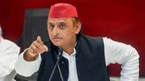 अखिलेश यादव ने स्कूलों के मर्जर पर उठाए सवाल, कहा- ‘स्कूल दूर होंगे तो बेटियां…’