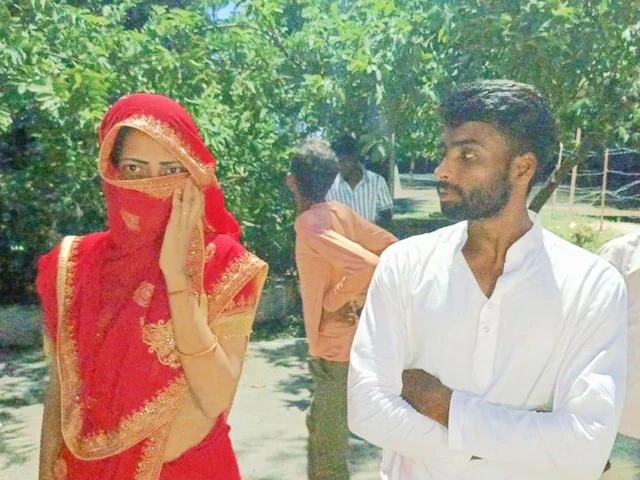 हिंदू युवक के टच में आई मुस्लिम युवती, झट से पहुंची मंदिर, 7 फेरों से पहले बदला धर्म, बोली- ‘मैं तो…’