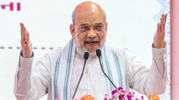राजमाता सिंधिया को 4 पागलों के बीच जेल में रखा गया… इमरजेंसी याद द‍िलाते हुए शाह ने गांधी पर‍िवार के कारनामे ग‍िना द‍िए