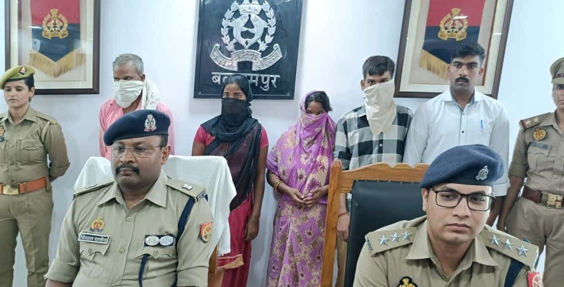 बलरामपुर पुलिस द्वारा थाना रेहरा बाजार क्षेत्रान्तर्गत हुई दहेज हत्या की घटना का किया गया सफलअनावरण, 04 आरोपियों सहित 01 बाल अपचारी गिरफ्तार