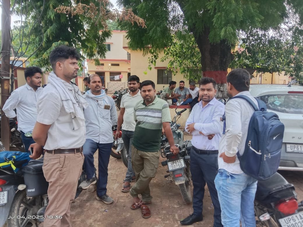 गाज़ीपुर: लेखपाल पर सैदपुर में दबंगों का हमला, लाठी-डंडों से पिटाई कर लूटे मोबाइल और नकदी