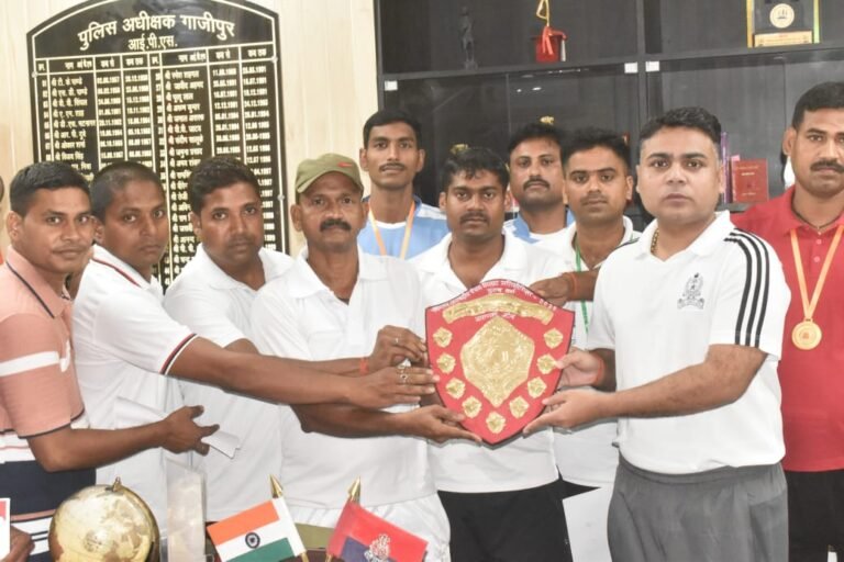 *गाजीपुर: जूडो कलस्टर के “पेंचक सिलाट” में पुलिस टीम ने चल वैजन्ती संग पाया प्रथम स्थान*