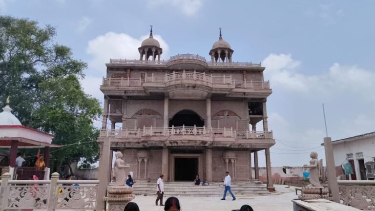 *गाजीपुर: गुरु पूर्णिमा पर शिवपूजन बाबा आश्रम में तैयारियां जोरों पर — 11 क्विंटल बेसन से बनेगा महाप्रसाद*