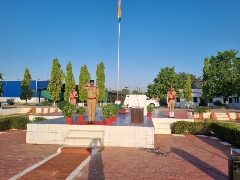 पुलिस अधीक्षक द्वारा शुक्रवार की परेड में प्रतिभाग कर दिये गए आवश्यक दिशा-निर्देश