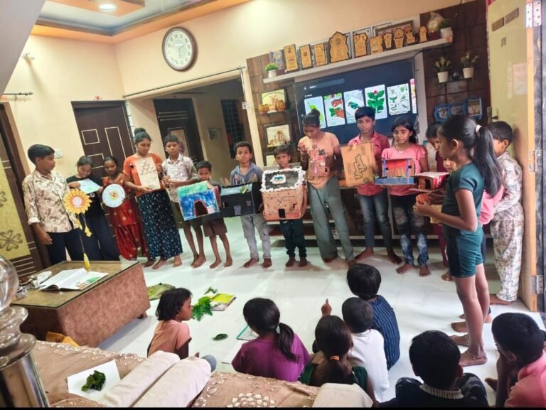 चांपा: 7 साल से बच्चों को मुफ्त में हुनर सिखा रही शिक्षिका की पालकों ने की सराहना