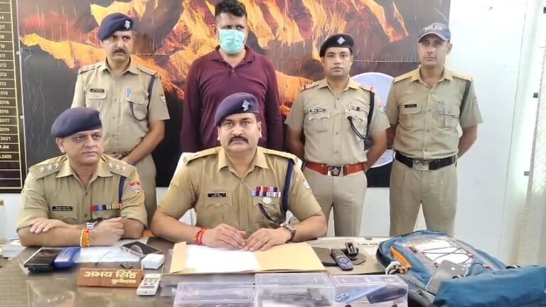 हरिद्वार: भाई के हत्यारों की तलाश में हथियार लेकर घूम रहा था युवक, पुलिस ने दबोचा